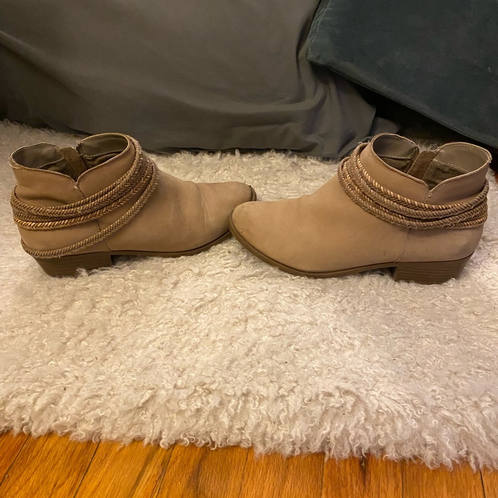 BCBG booties, beige